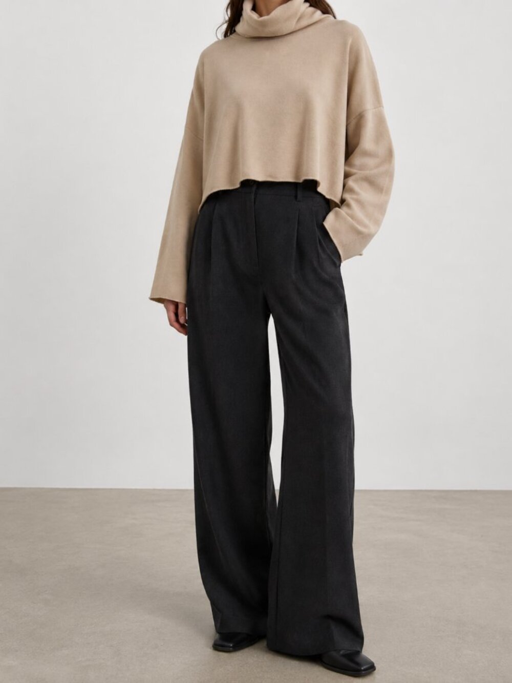 Oak + Fort Cropped Turtleneck Sweatshirt Beige S